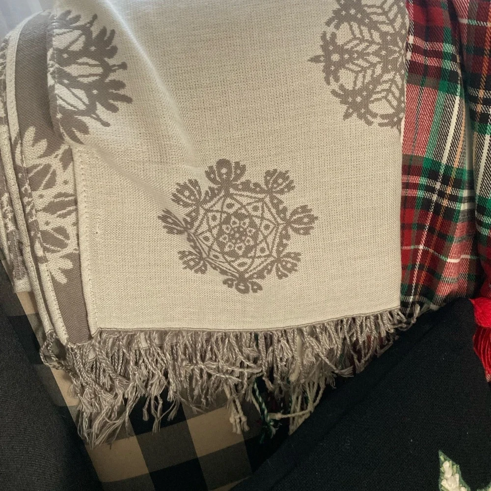 ♥️💙Pottery Barn Snowflake Blanket